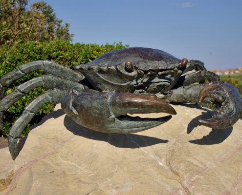 sculpture en bronze d'un crabe