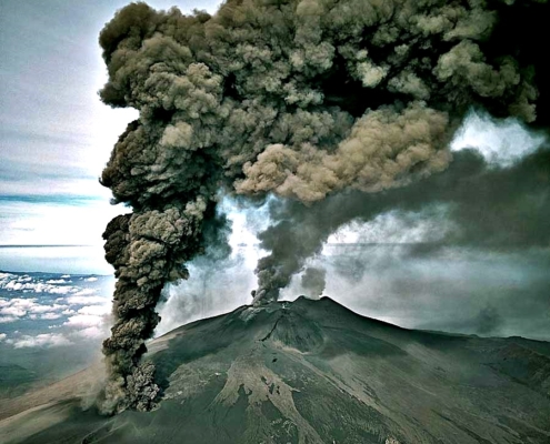 Fumées noires de l’Etna en irruption